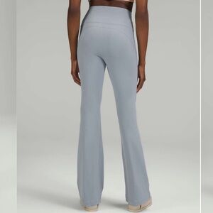 Lululemon Groove Super-High-Rise Flared Pant Nulu - Chambray - Size 6 w Size Dot